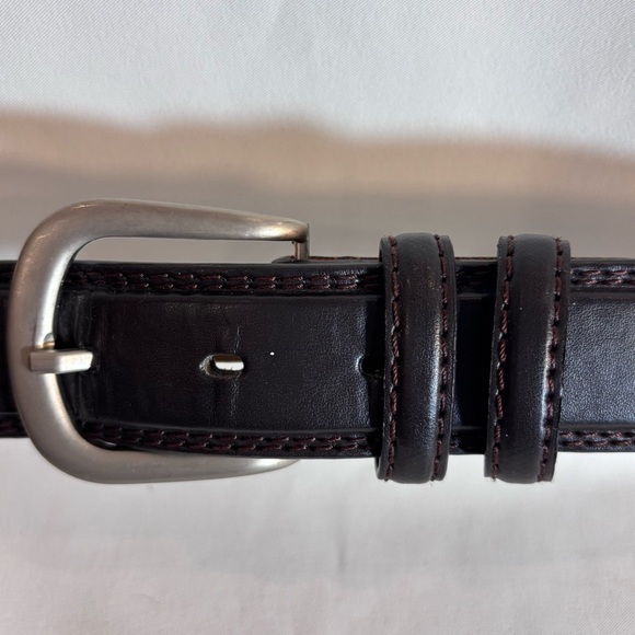 LEATHER BELT Sz 42 Smooth Plain Leather Dark Brown 47”x1.25” Silver Toned Buckle - Picture 2 of 8